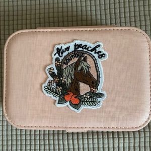 NWOT Two Peaches Boutique jewelry case